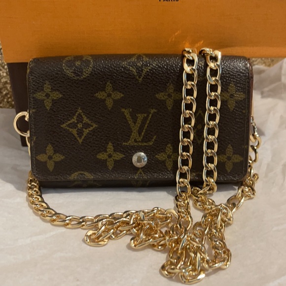 Louis Vuitton Handbags - Authentic Louis Vuitton Monogram Bifold Zippy Wallet